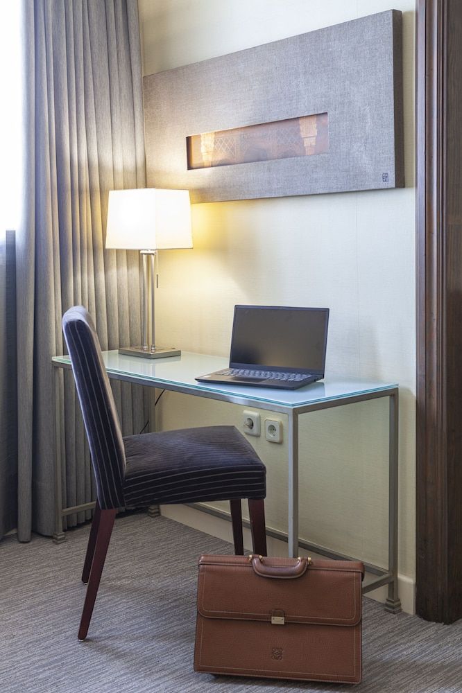 Hotel Macià Alfaros Junior Suite (2 adults) 9