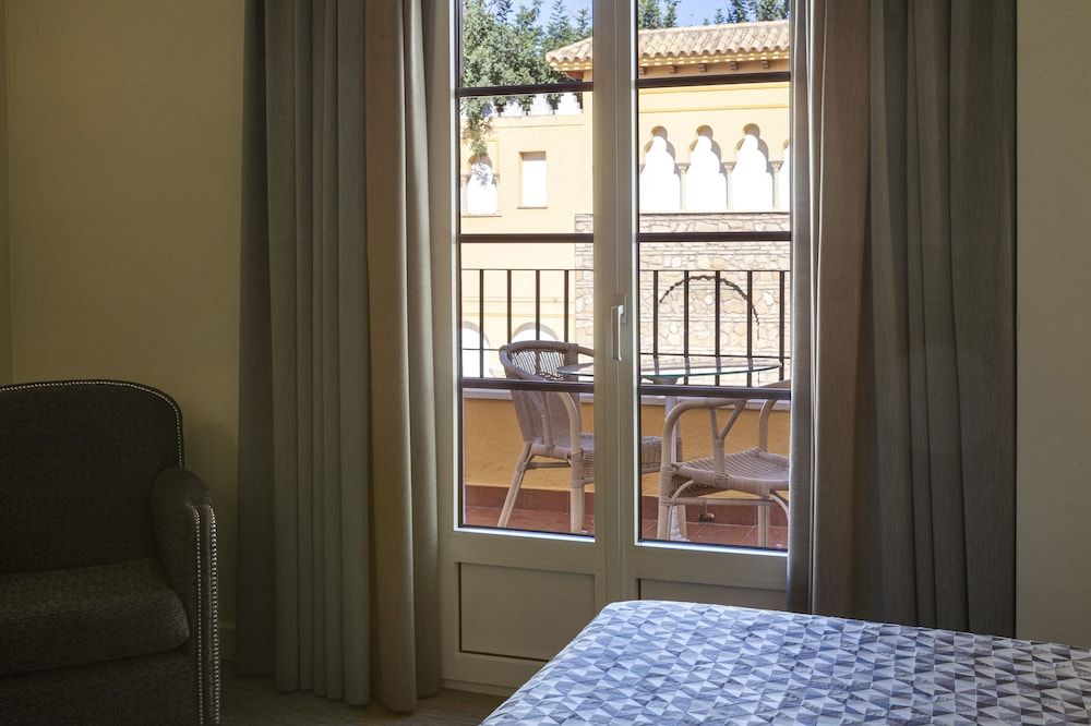 Hotel Macià Alfaros Double Room, Terrace 4