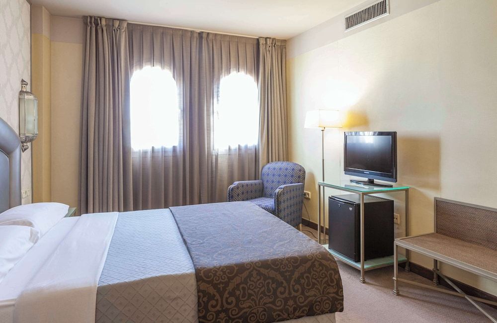 Hotel Macià Alfaros Double Room Single Use 10