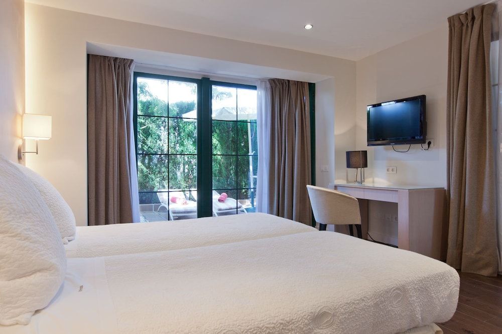 Hotel Les Rotes Standard Double or Twin Room 2