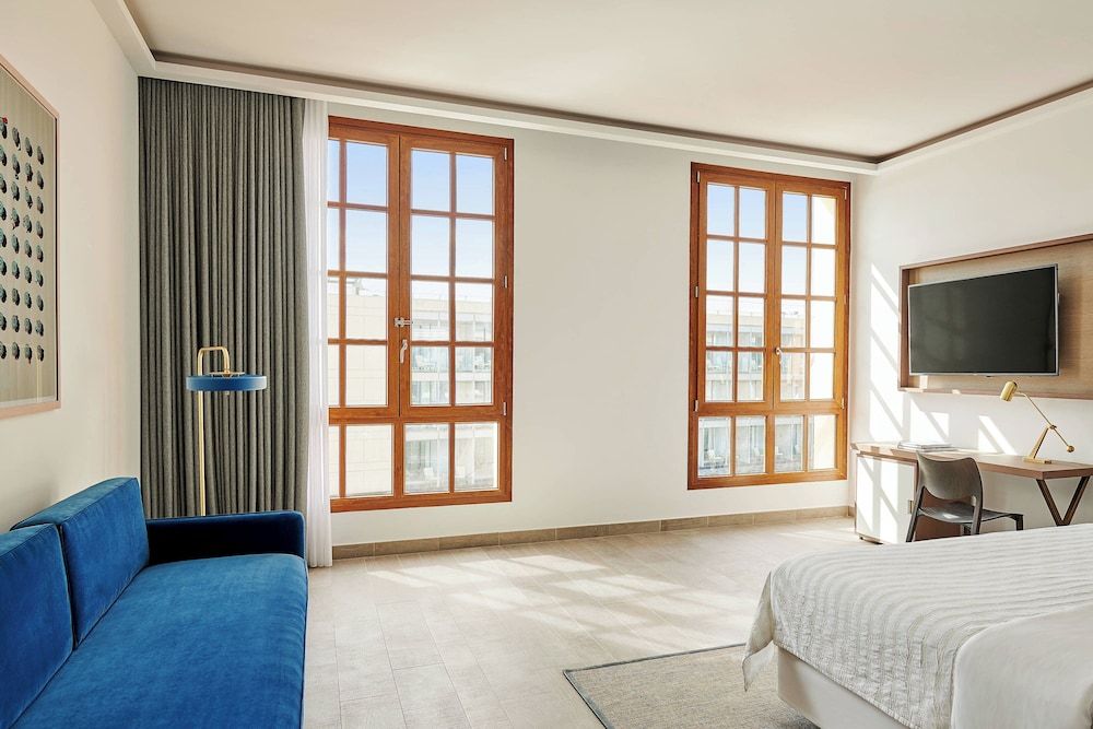 Superior Room, 2 Twin Beds, Non Smoking, Partial Sea View