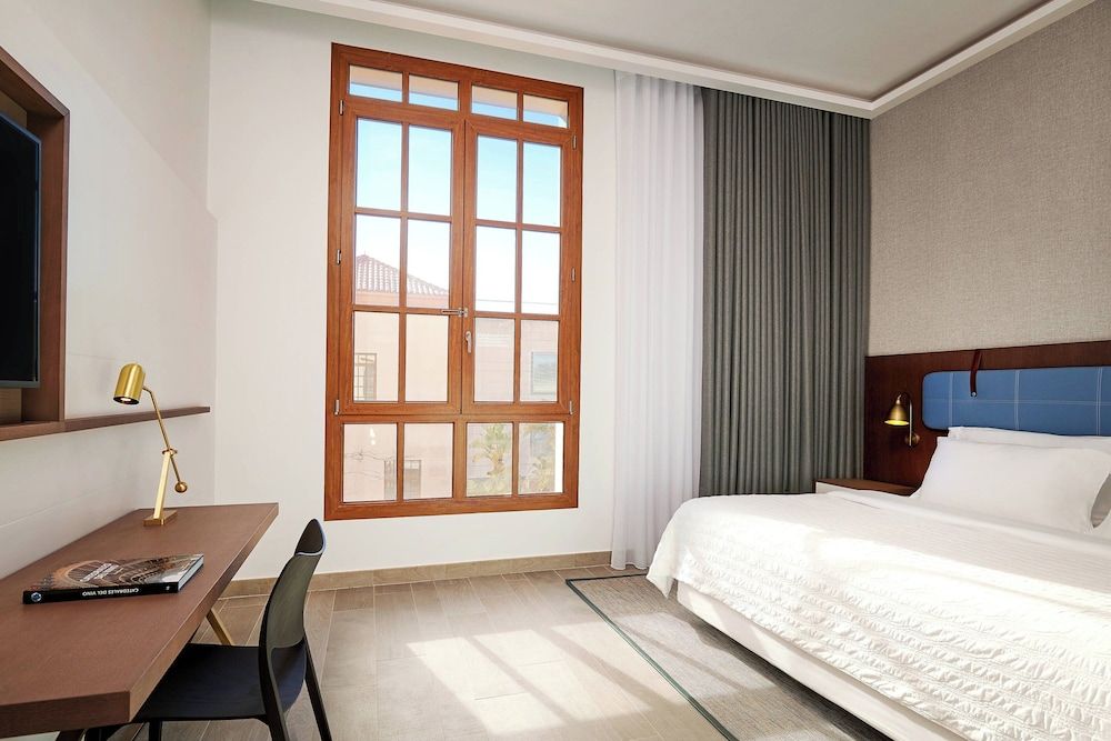 Deluxe Room, 1 King Bed, Non Smoking, Garden View