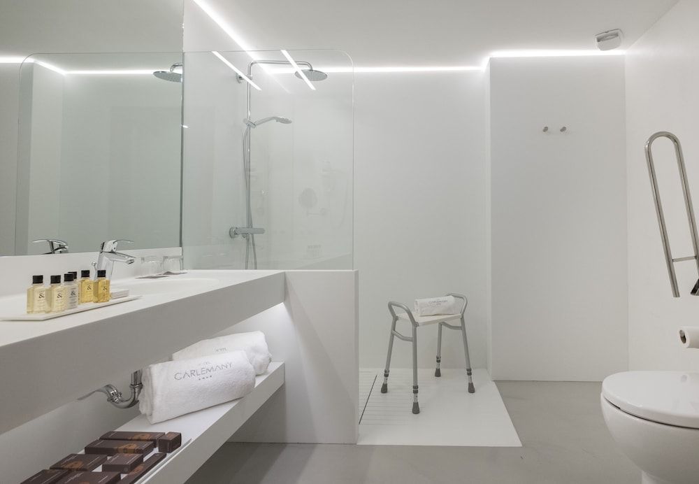 Hotel Carlemany Girona Deluxe Quadruple Room 7