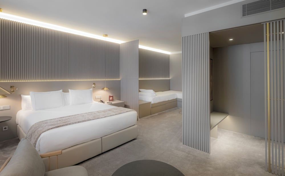 Hotel Carlemany Girona Deluxe Quadruple Room 5