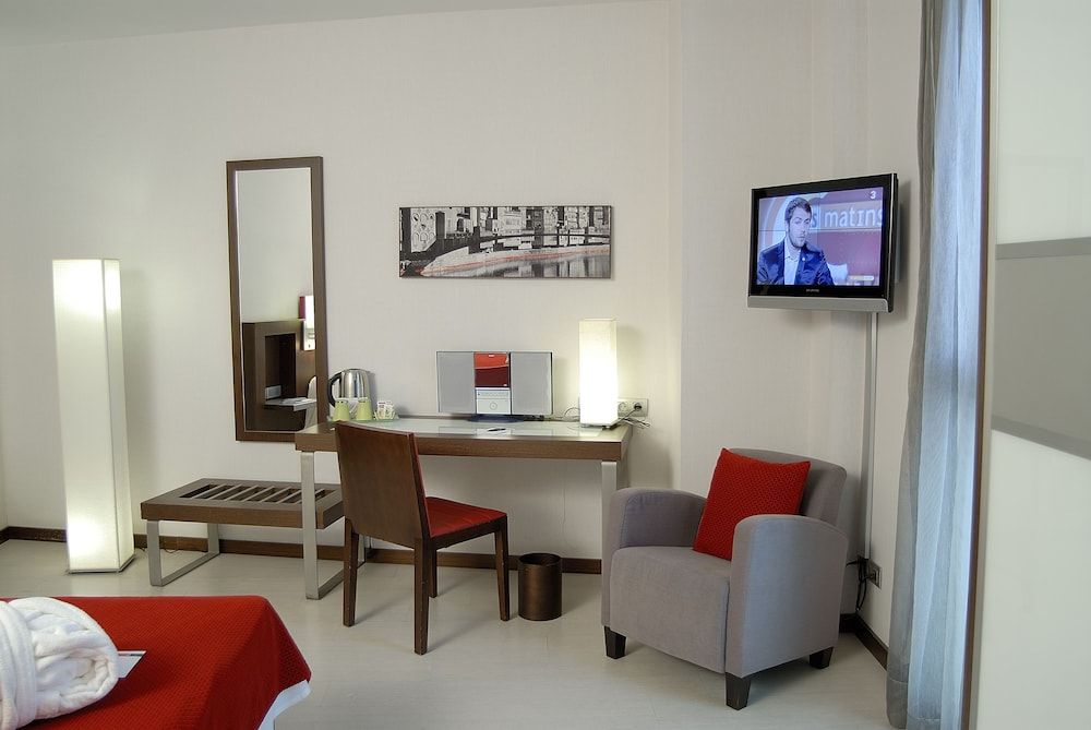 Ciutat De Girona Family Room (4 people) 4