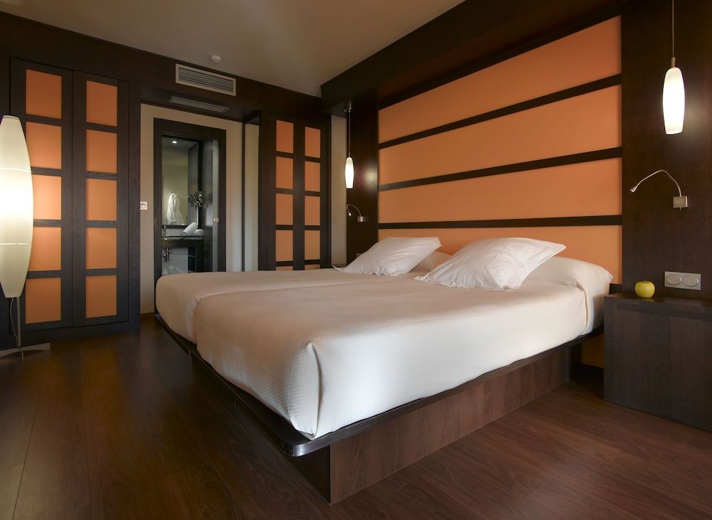 Double Room (2 single beds and 1 extra bed adult)