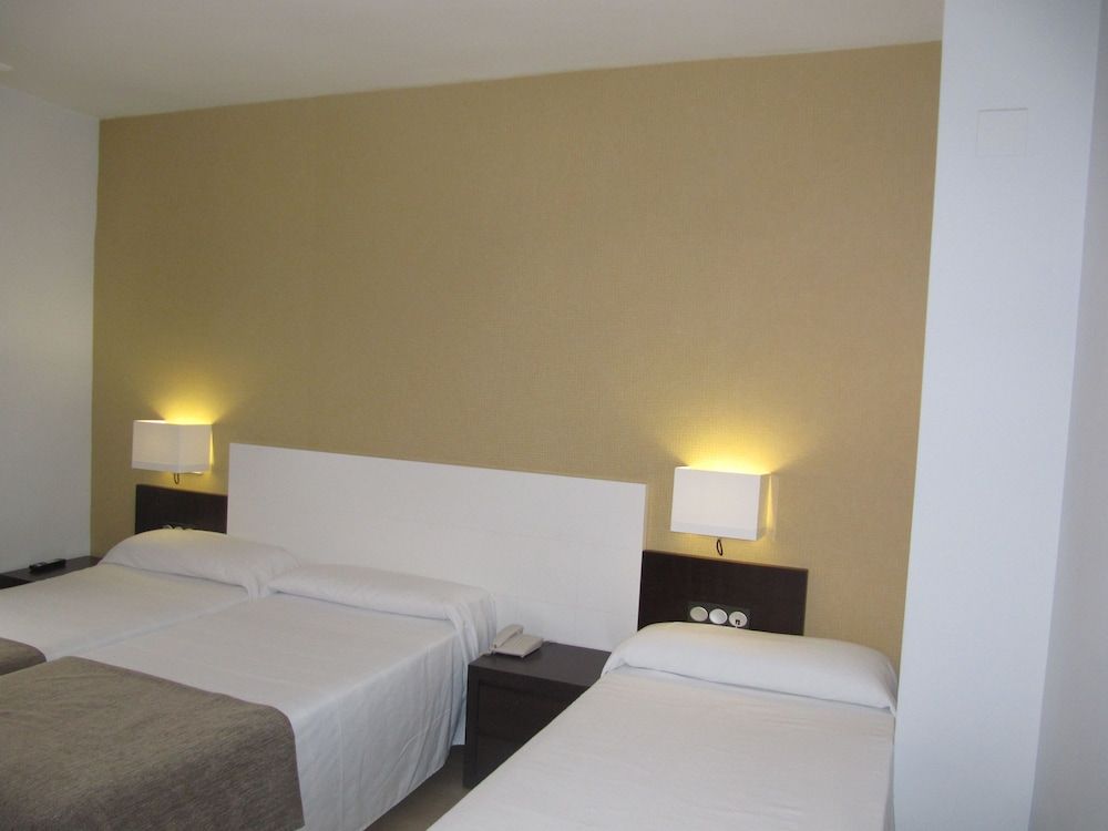 Hotel Don Juan Double Room (3 pax) 3
