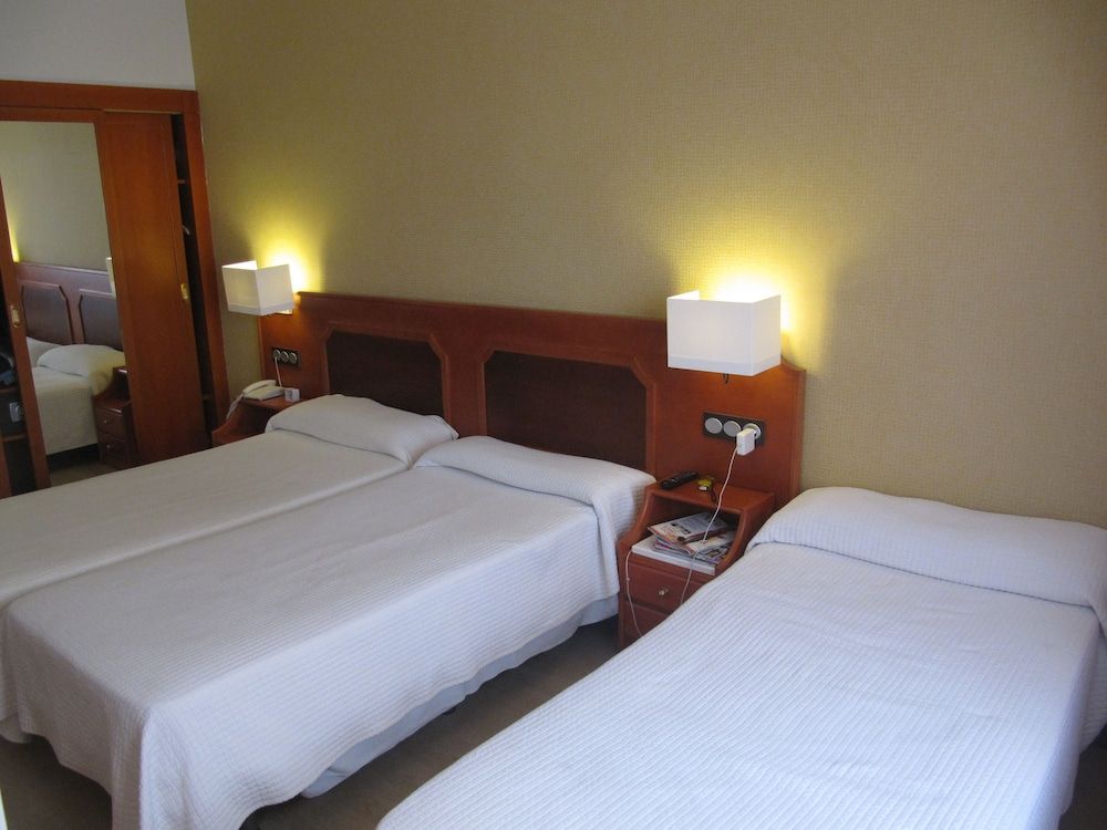 Hotel Don Juan Double Room (3 pax) 4