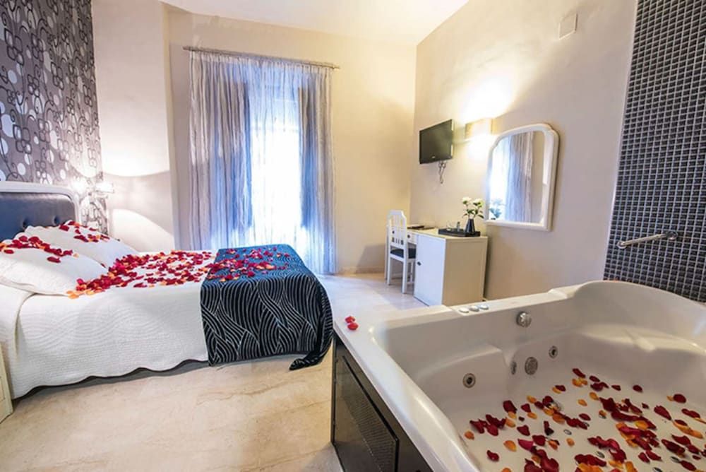 Double Room Single Use (Habitación Doble Superior con bañera)