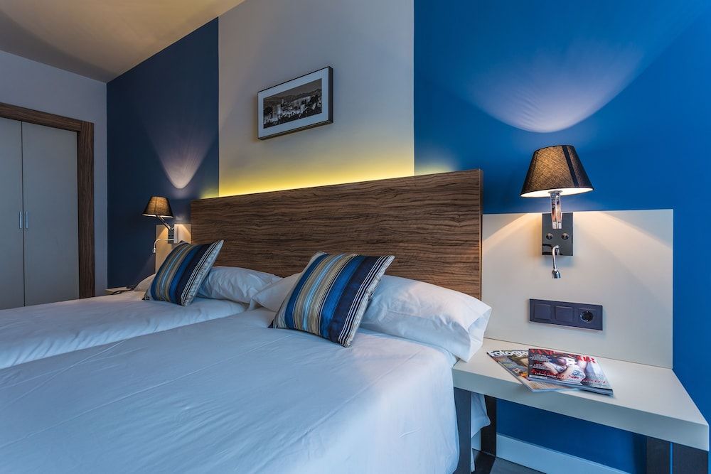 DWO Urban Granada Triple Room (2 Adults + 1 Child) 2