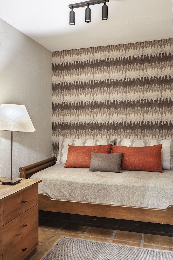 Family Suite (5 adults)
