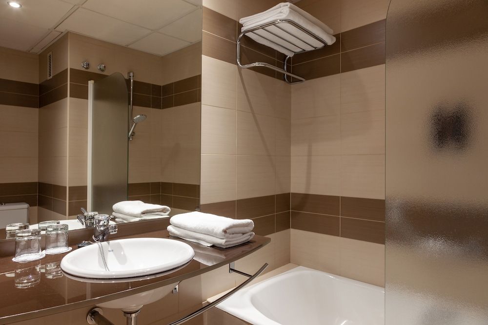 Senator Huelva Hotel Superior Double Room 6