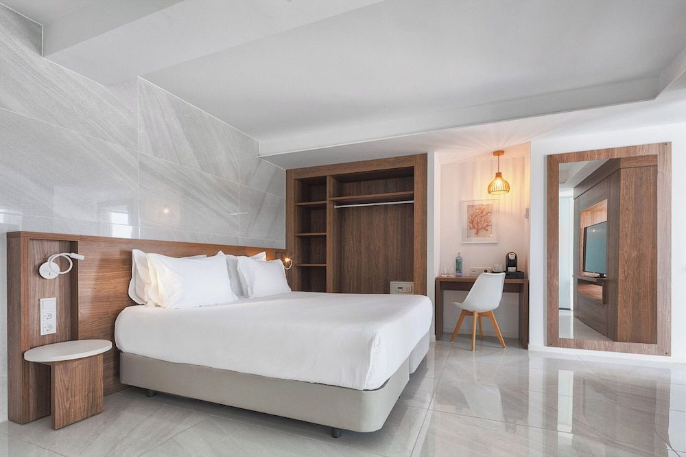 Junior Suite (External Jacuzzi)