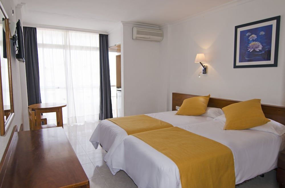 Studio (2 Adults + 1 Junior)