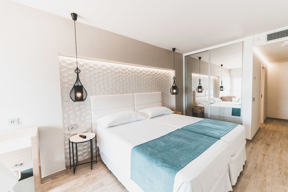 Ibiza Corso Hotel & Spa Deluxe Double Room, Sea View (Spa Access) 5