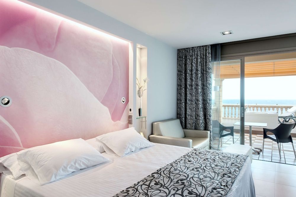 Barceló Illetas Albatros - Adults Only Deluxe Room, Hot Tub, Sea View 2