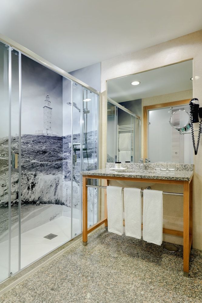 Hesperia A Coruña Centro Standard Room (Extra Bed 3 adults) 4