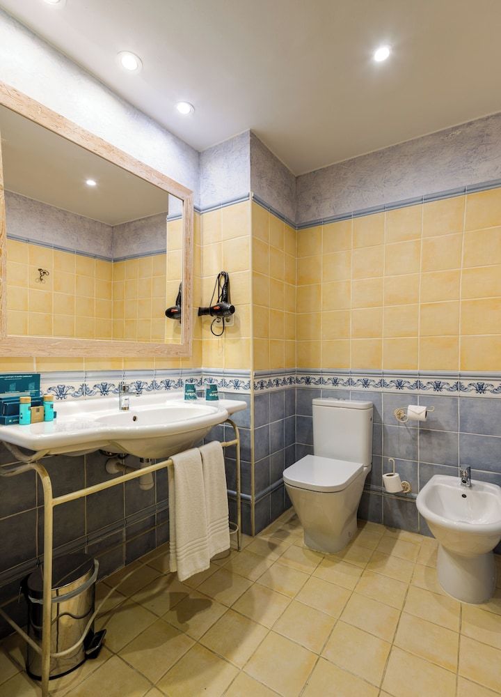 Silken Villa de Laguardia Double Room with Extra-Large Bed 4