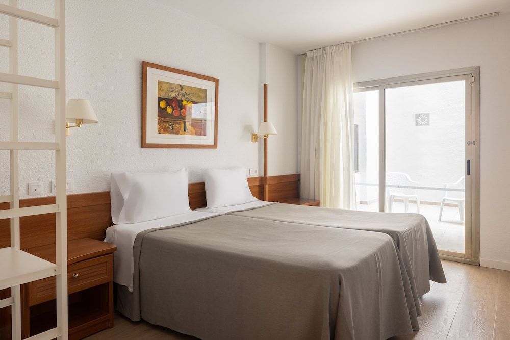 htop Royal Star & SPA Quadruple Room, Balcony (3 Adults + 1 Child ) 2