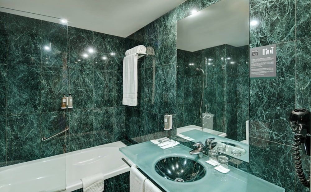 Sercotel AB Arganda Classic Triple Room, for Twin Room with Extra Bed 2