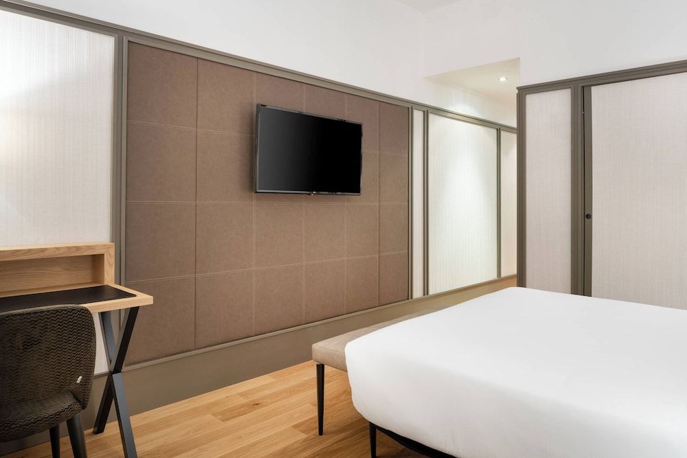AC Hotel Avenida de América by Marriott Standard Room, 1 Queen Bed 5