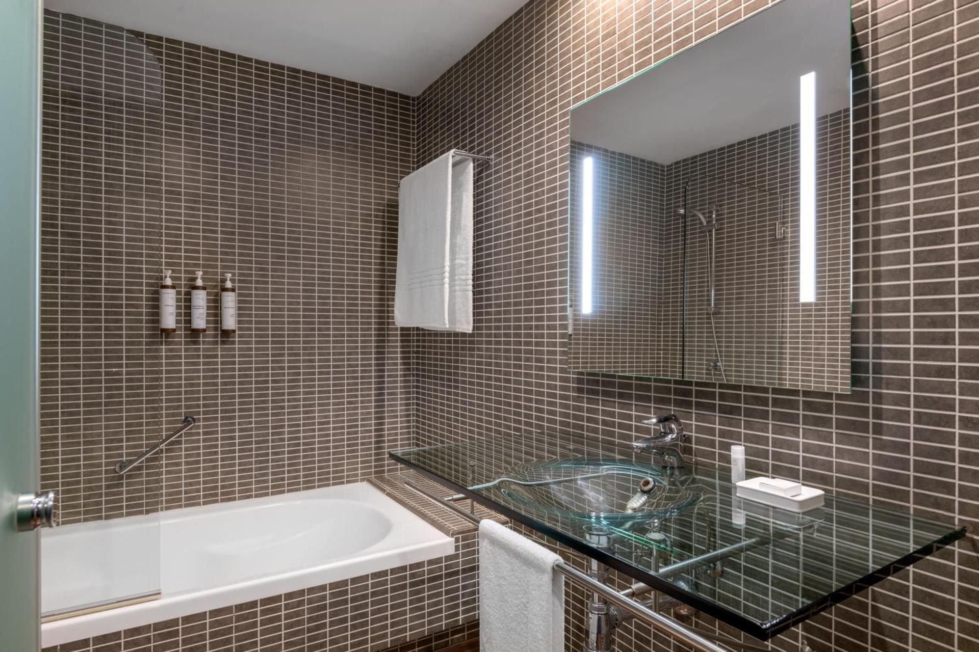 undefined AC Hotel by Marriott Madrid Airport 3
