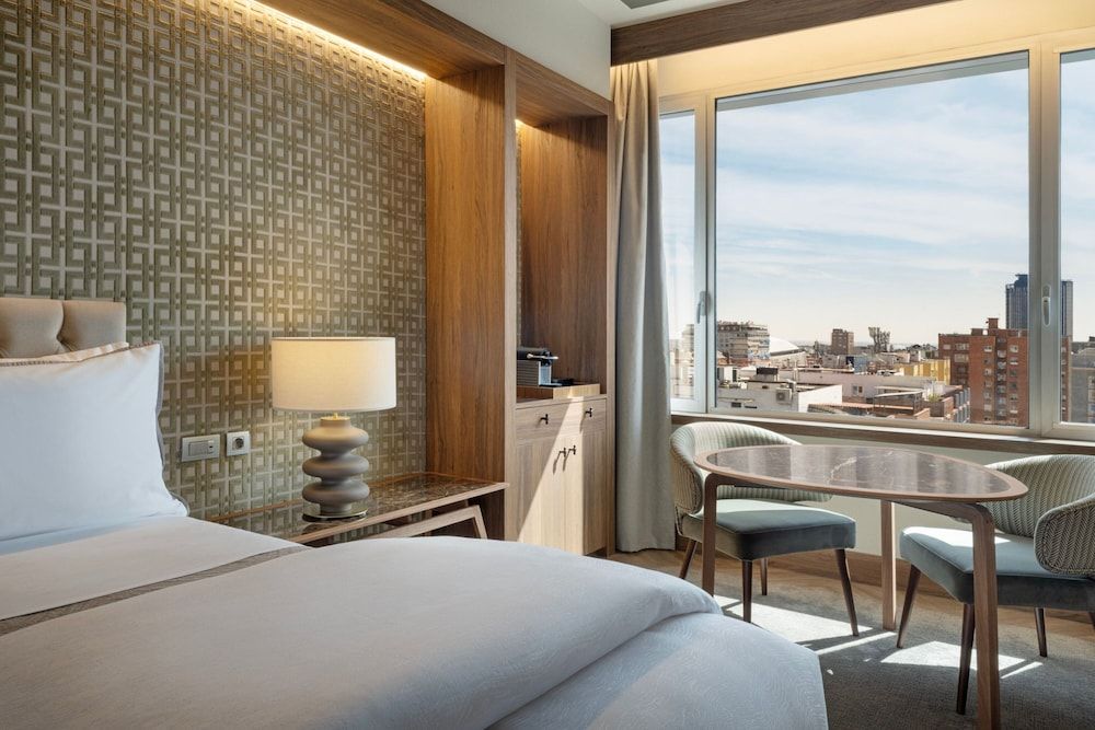 The Westin Madrid Cuzco Deluxe Room, 1 King Bed 4