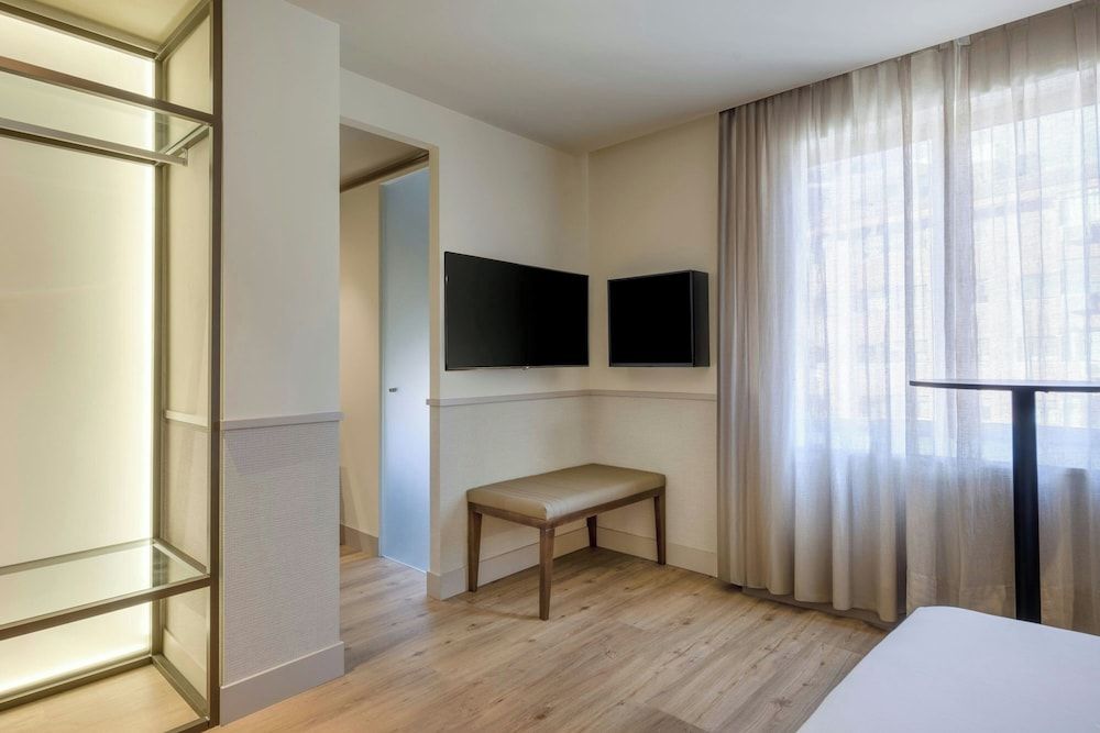 AC Hotel Los Vascos by Marriott Standard Room, 1 Queen Bed, Non Smoking 15