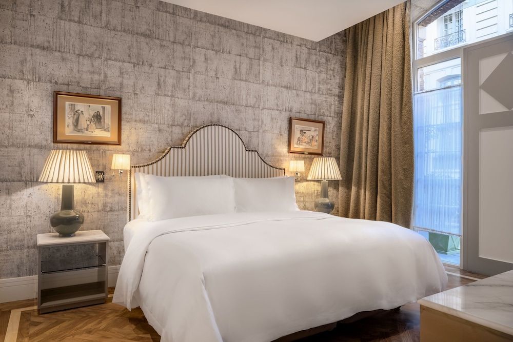 Junior Suite, 1 King Bed, Non Smoking