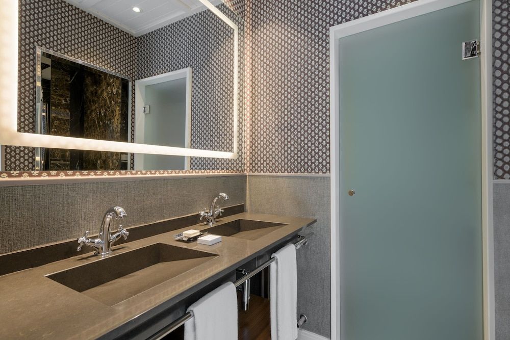 Santo Mauro, a Luxury Collection Hotel, Madrid Deluxe Room, Non Smoking 9