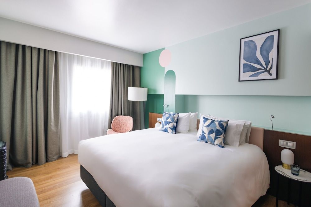 Suite, 1 King Bed with Sofa bed