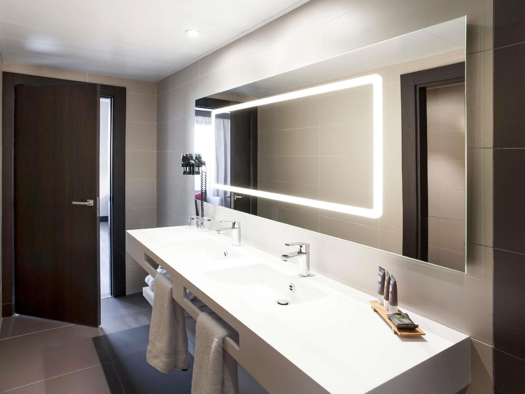 Standard Room with queen-size bed and sofa bed.