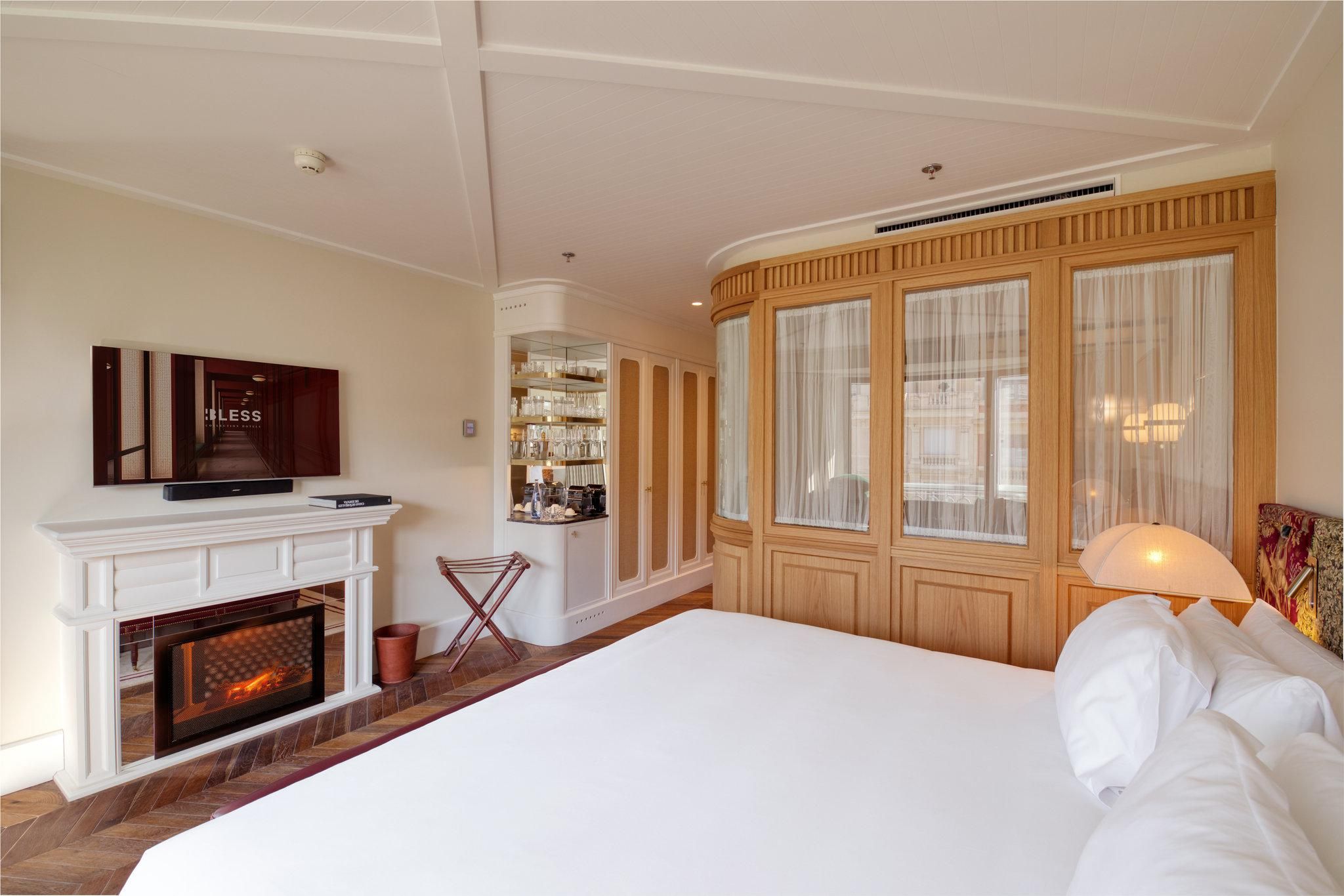 Premium Velazquez View Room