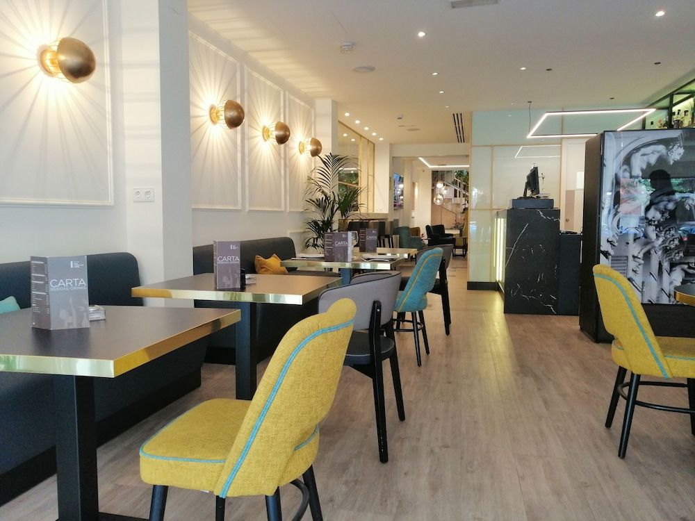 undefined Hotel Gran Versalles 6