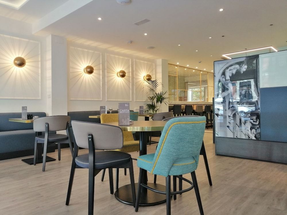 undefined Hotel Gran Versalles 5