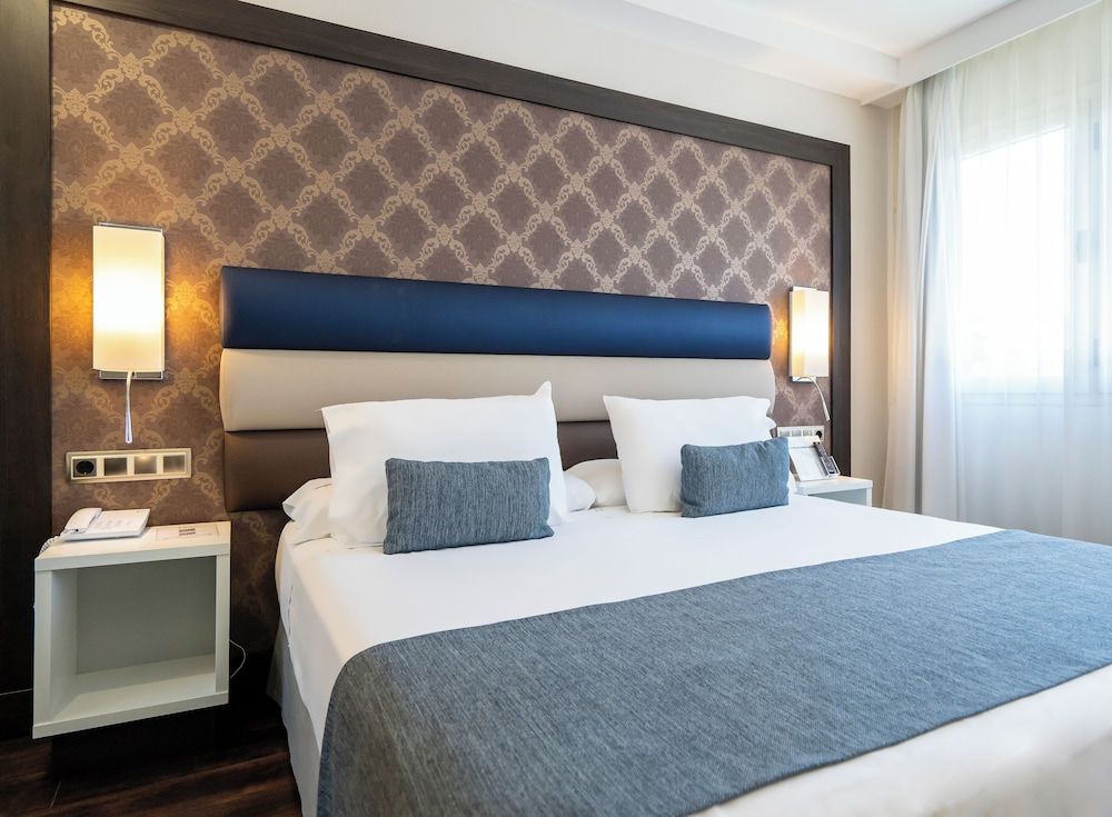 Hotel Gran Versalles Deluxe Room