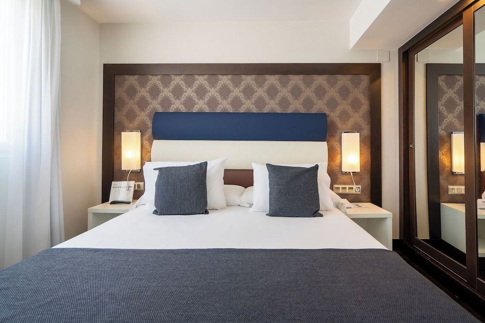Hotel Gran Versalles Deluxe Room 2