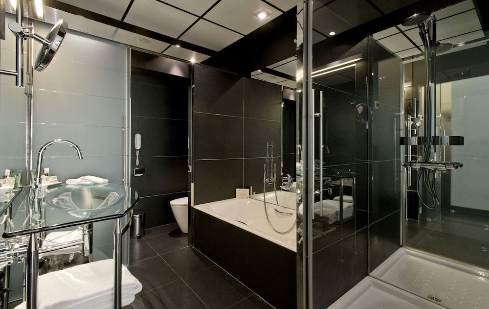 Hilton Madrid Airport Twin Hilton Guestroom 4