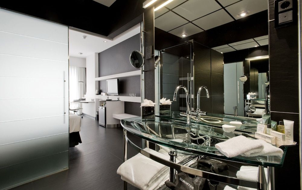 Hilton Madrid Airport Twin Hilton Guestroom 6