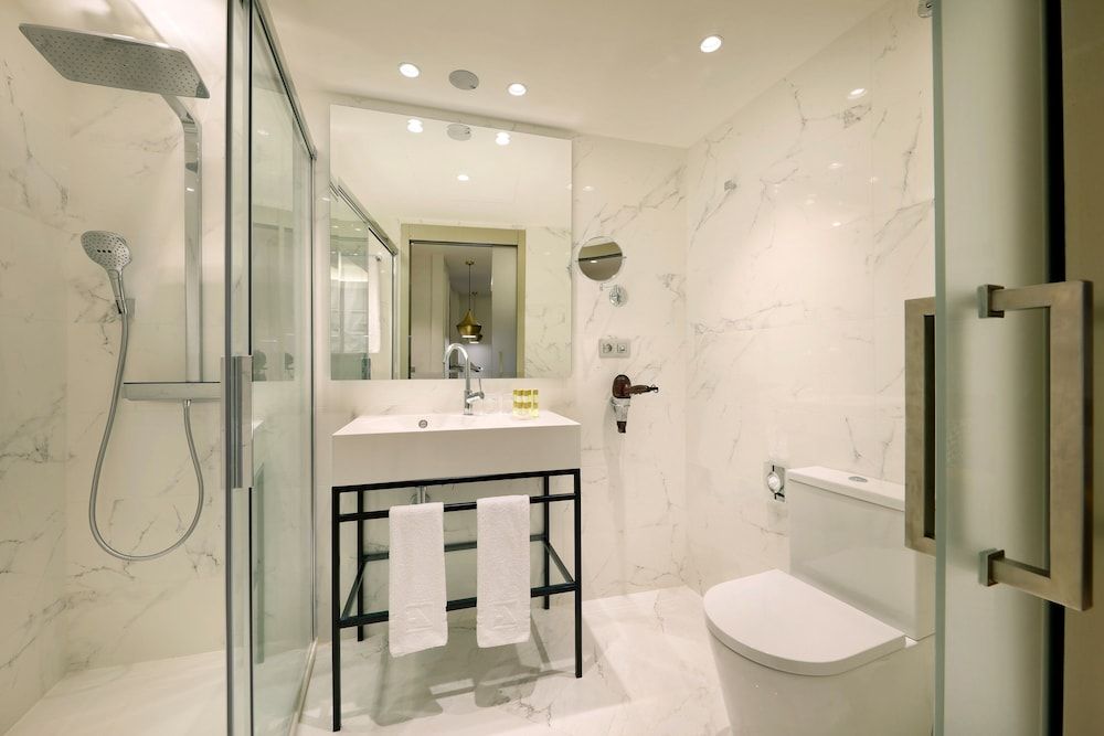 Eurostars Madrid Gran Vía Double or Twin Room 7