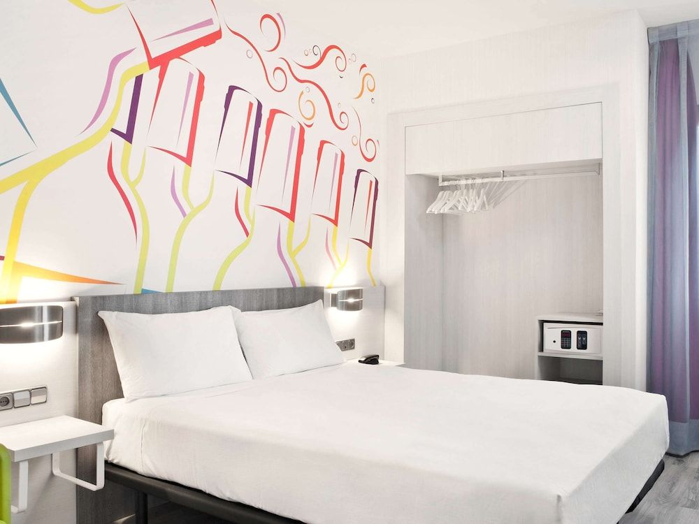 Hotel ibis Styles Madrid Prado Standard Room, 1 Queen Bed 4