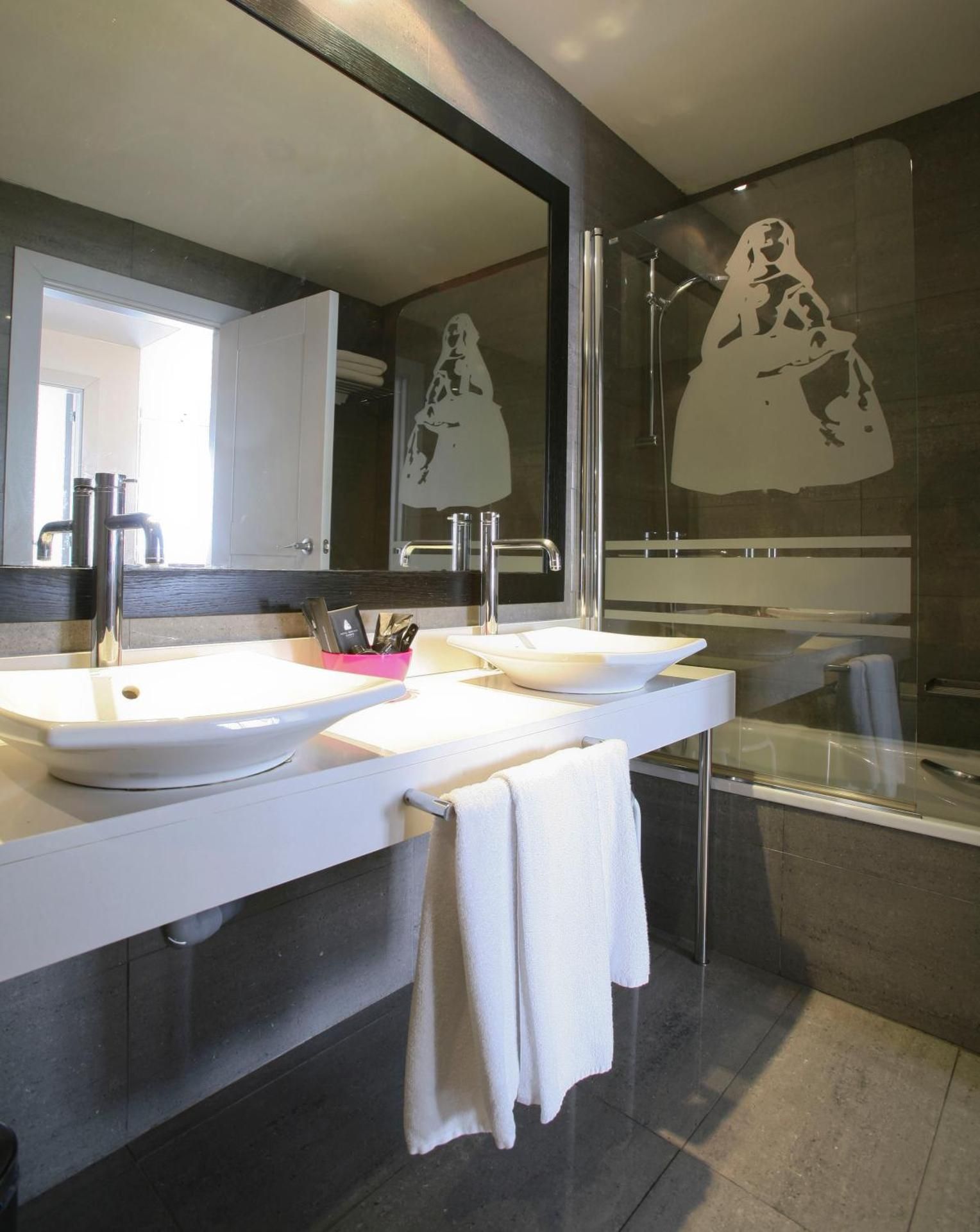 undefined Hotel Meninas 10