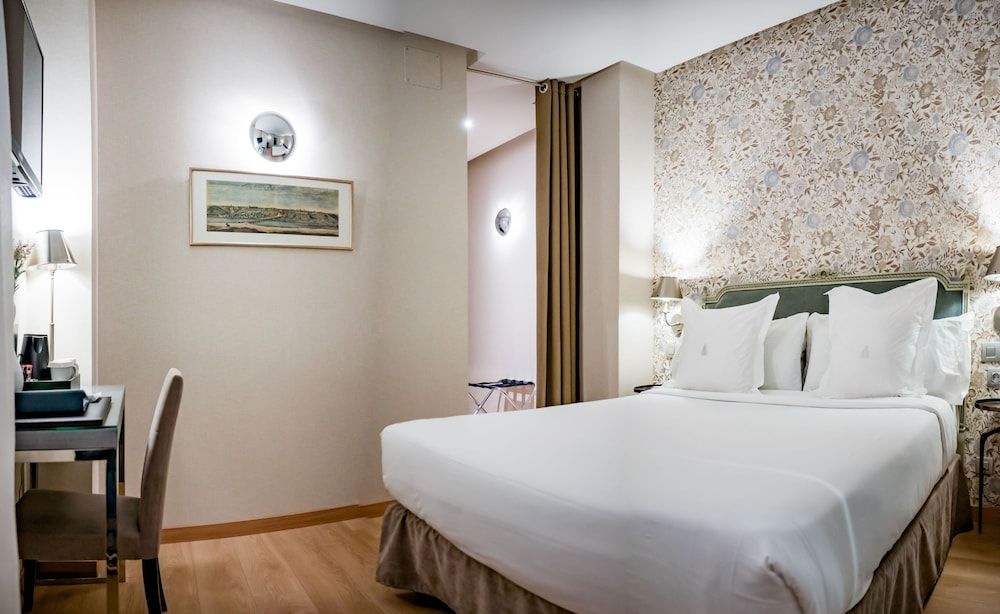 undefined Hotel Meninas 5