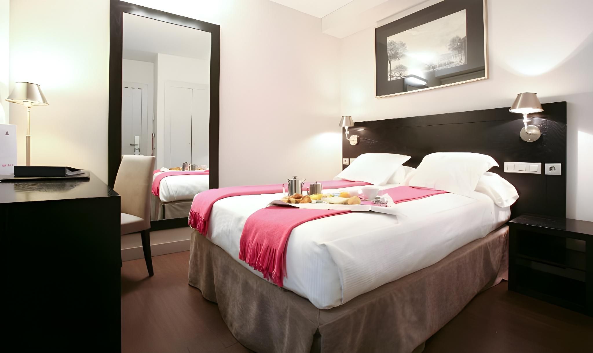 undefined Hotel Meninas 6