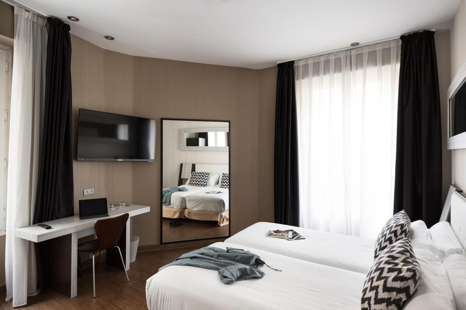 undefined Petit Palace Triball 6