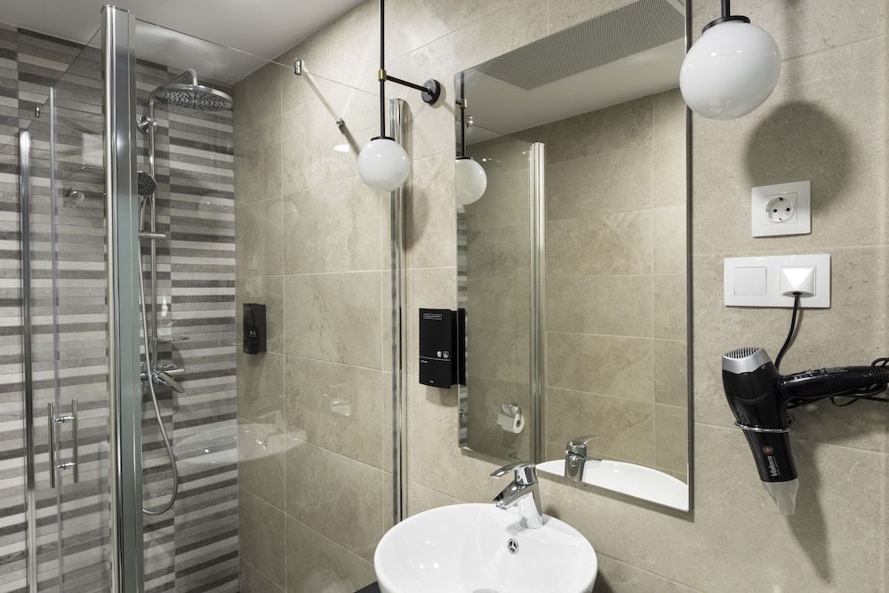 Petit Palace Triball Standard Double Room 5