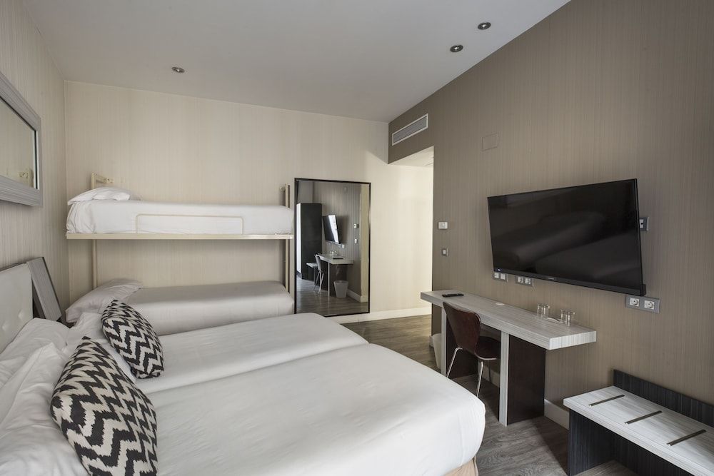 undefined Petit Palace Triball 8