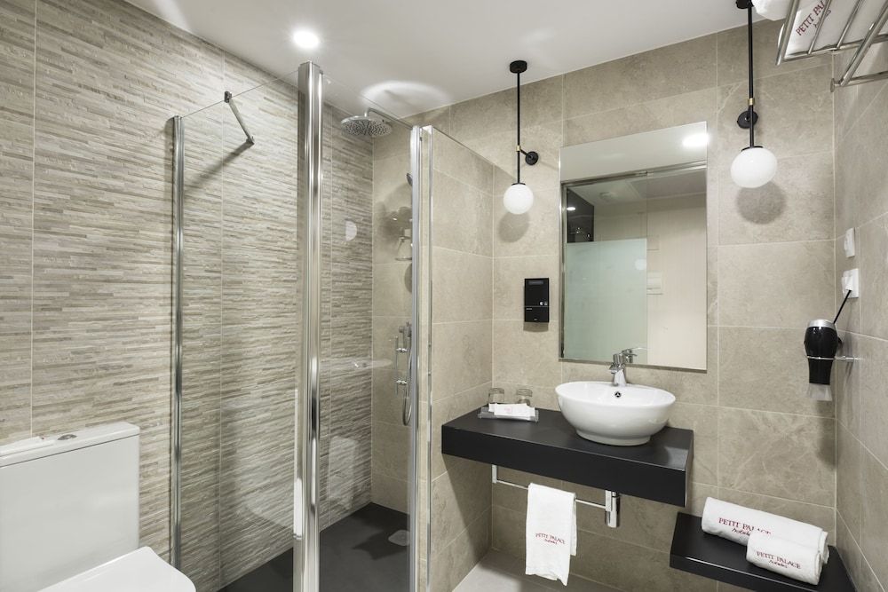 Petit Palace Triball Standard Double Room 4