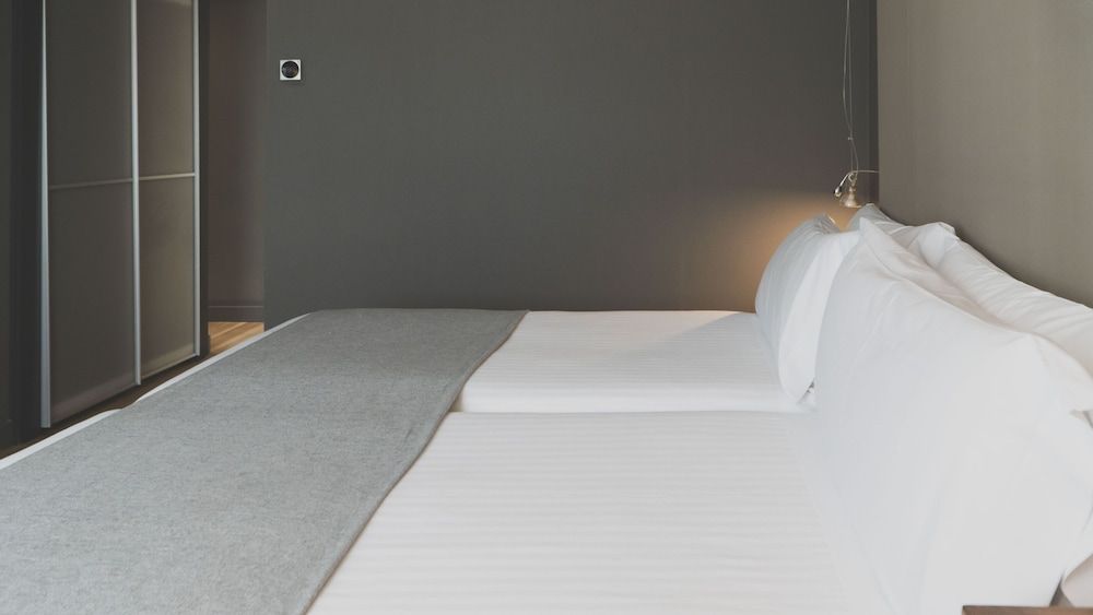 Hotel Zenit Conde de Orgaz Standard Double or Twin Room 7