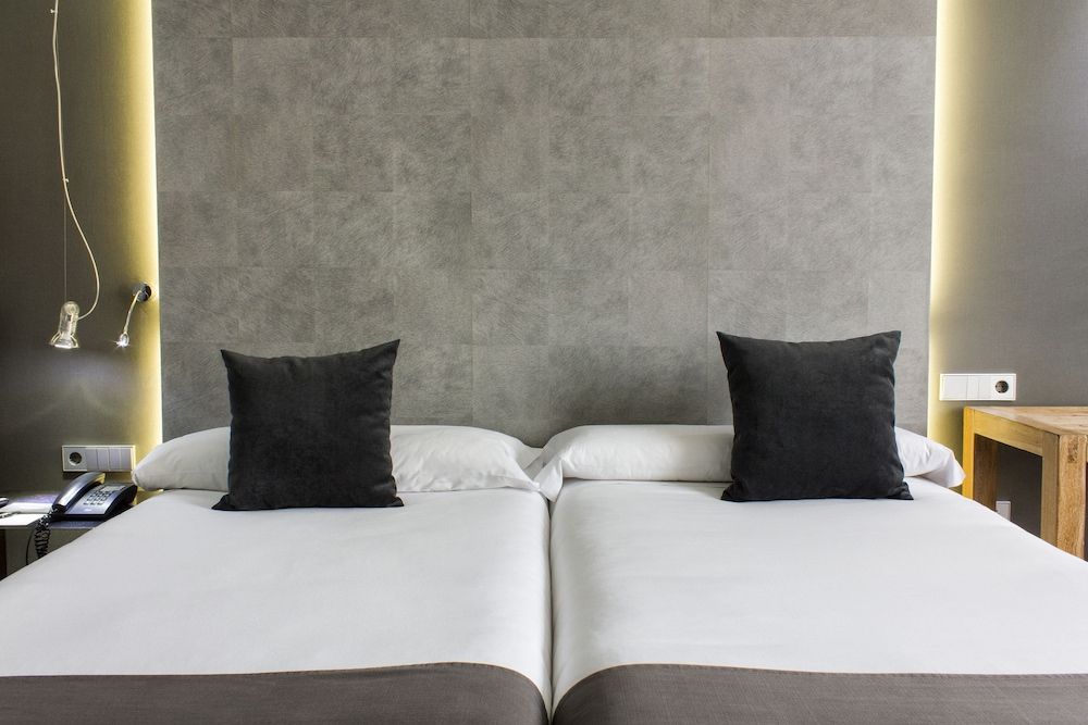 Hotel Zenit Conde de Orgaz Standard Double or Twin Room 2